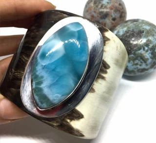 cow_horn_jewelry.jpg