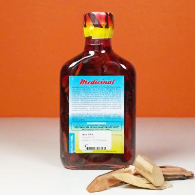 Мамахуана K-rla 175 мл, готова к употреблению и настаиванию. Бутылка украшена рисунками.
